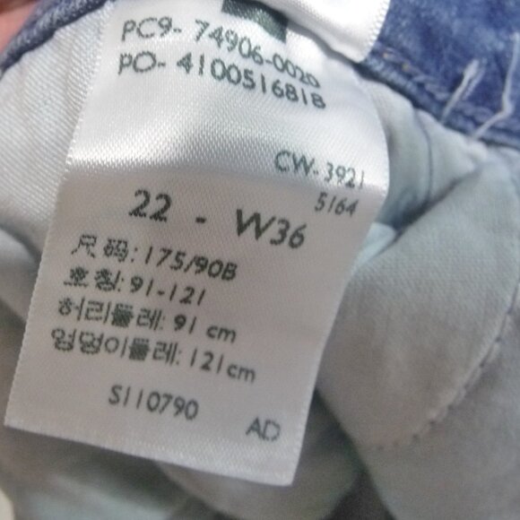 Levi's Signature Mid-rise Capri SIZE 22 STRETCH - Picture 8 of 8